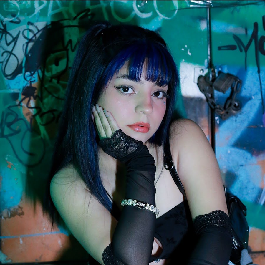 Listen: Emi Blue - LOBA (Viral Reggaeton Hit) 1 channels4 profile